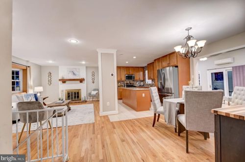 7203 Hadlow Dr, Springfield VA  22152-3529 exterior