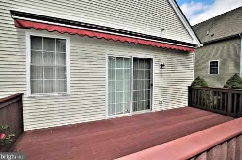 6 Hummingbird Dr, Trenton NJ  08690-3557 exterior