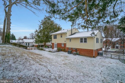 7604 Gresham St, Springfield VA  22151-2933 exterior