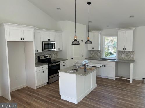 2077 Reservoir Dr, Carlisle, PA 17013-4603