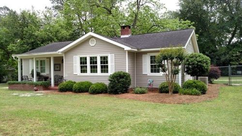 1630 Rainbow Dr, Waycross, GA 31501-6053
