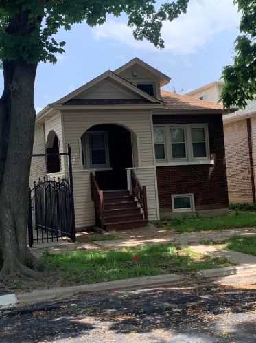 5709 Sawyer Ave, Chicago, IL 60629-3129
