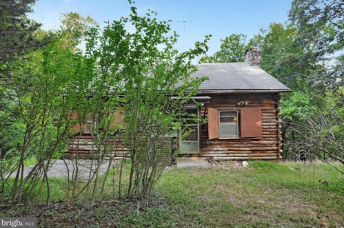 1104 Shenandoah River Dr, Harpers Ferry, WV 25425-6908