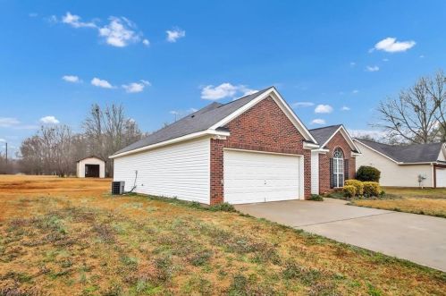 28 Wortham Rd, Luthersville, GA 30251-1804