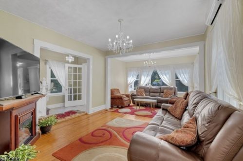 56 Walnut St, Bloomfield, NJ 07003-4935