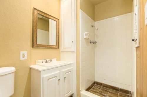 921 Western Ave, Angleton TX 77515-4256 exterior