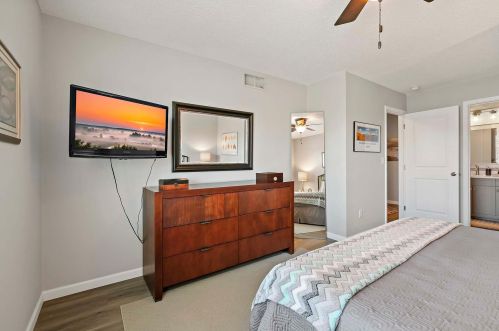 4924 Grenwich Ave, Saint Paul MN  55128-2059 exterior