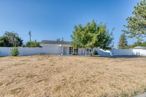 486 Keats Ave, Fresno, CA 93704-2505