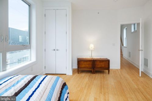 920 Front St, Philadelphia PA 19123-4304 exterior