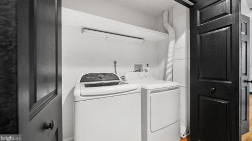 512 4 St, Philadelphia PA 19133-3105 exterior