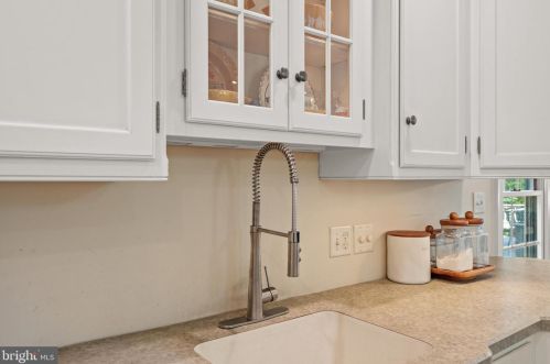 1827 Krystle Dr, Lancaster PA  17602-4149 exterior