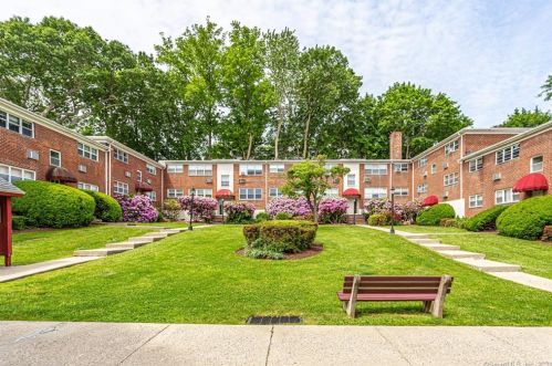 11 Bedford Ave, Norwalk CT  06850-3856 exterior