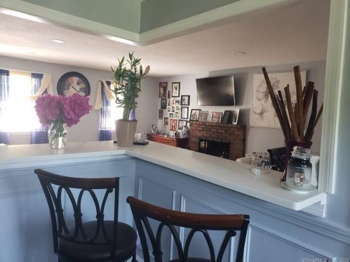 461 Wall St, Hebron CT  06248-1330 exterior