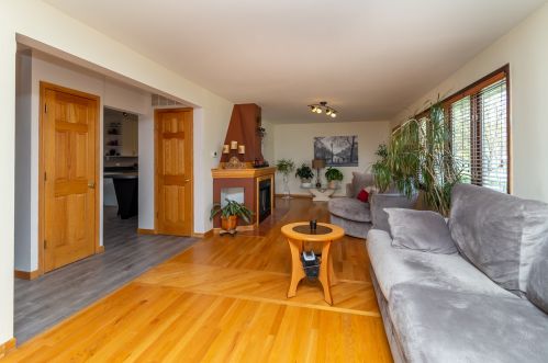 8316 Elmore St, Niles IL 60714-1943 exterior