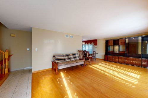 936 Surrey Rd, Addison, IL 60101-1140
