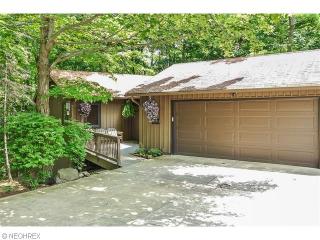 12193 Windcliff Rd, Cleveland OH  44136-3557 exterior