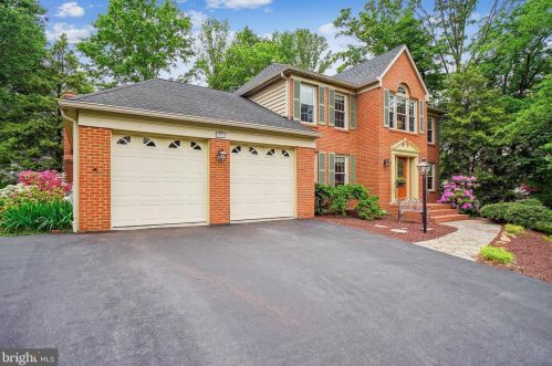 2913 Cabin Creek Dr, Burtonsville, MD 20866-1840