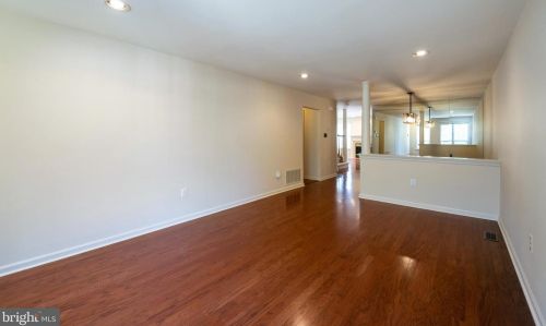 4 Burr Dr, Princeton NJ  08540-1950 exterior