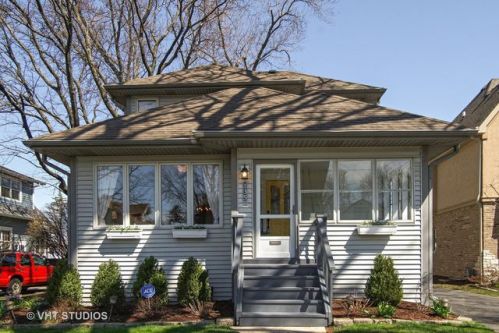 135 Grantley Ave, Elmhurst, IL 60126-2362