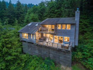 5400 Fairway Rd, Neskowin, OR 97149-8904