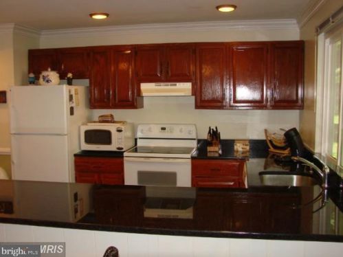 1457 Greenmont Ct, Herndon VA  20190-4049 exterior