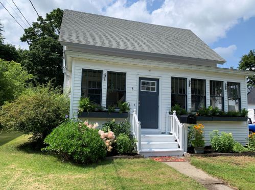 8 Pleasant St, Lisbon, ME 04252-1612