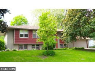 2216 Maple Ln, Saint Paul, MN 55109-1407
