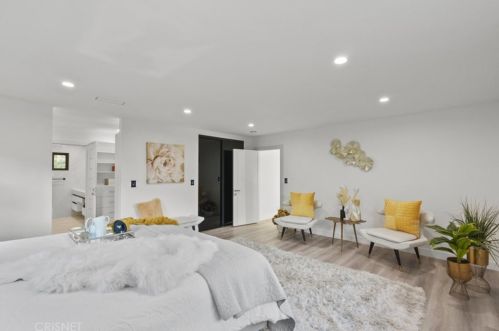 2434 Delisle Ct, Glendale CA  91208-2210 exterior