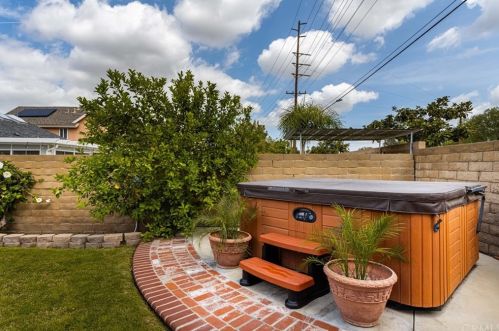 6270 Woodsboro Ave, Anaheim CA  92807-2347 exterior