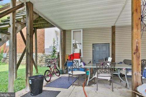 564 Broadway, Hanover PA 17331-2504 exterior