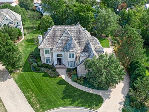 102 Ambriance Dr, Willowbrook IL  60527-0801 exterior