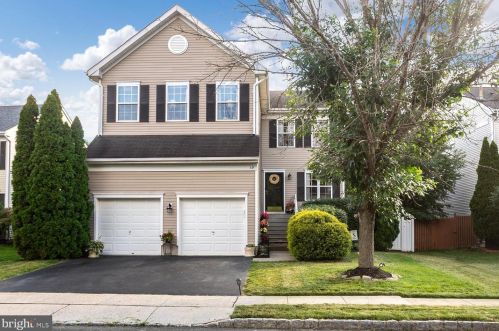 59 Greenbrook Dr, Columbus, NJ 08022-2323