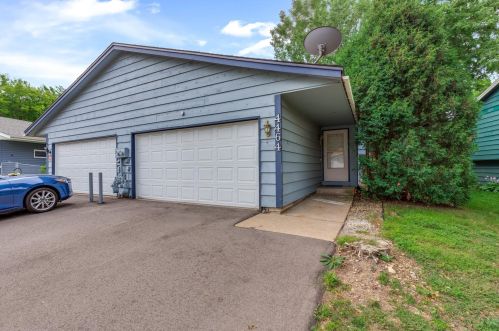 4464 Cinnamon Ridge Trl, Saint Paul MN  55122-2385 exterior