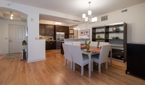 450 Village Grn, Half Day, IL 60069-3027