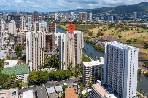 300 Wai Nani Way, Honolulu HI 96815-3961 exterior