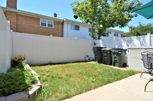 7769 Nordica Ave, Niles IL  60714-3311 exterior