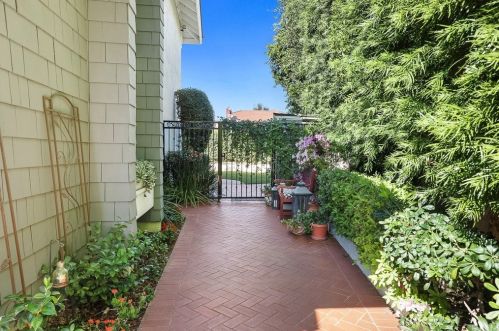 4 Campanero, Irvine CA  92620-1821 exterior