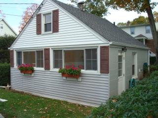 7 Highland Pl, Greenwich CT  06831-5110 exterior