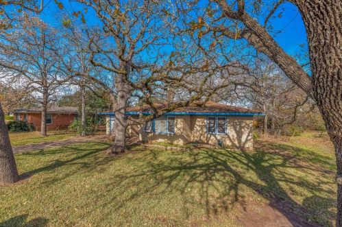 4305 Maywood Dr, Bryan, TX 77801-3926