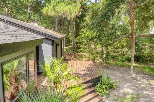 124 Sparrow Dr, Isle Of Palms SC  29451-2514 exterior