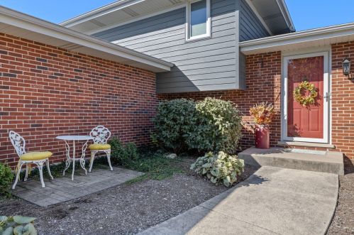 15642 Chapel Hill Rd, Orland Park, IL 60462-5931