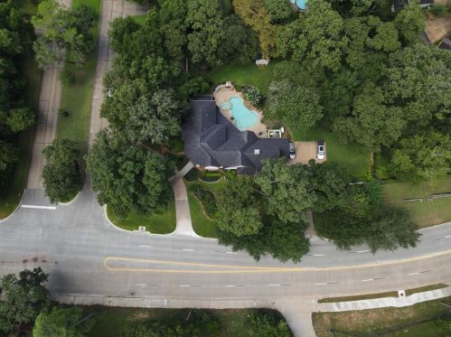 2 Wedgewood Blvd, Conroe TX  77304-1349 exterior