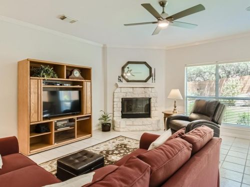 4333 Cyn Gln Cir, Austin TX  78732-2185 exterior