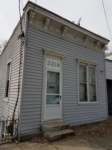 2219 Flora St, Cincinnati, OH 45219-1207