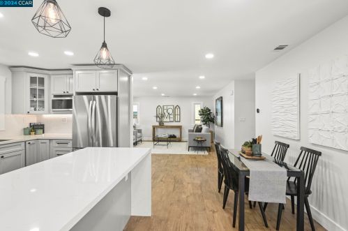 974 Getoun Dr, Concord, CA 94518-3334