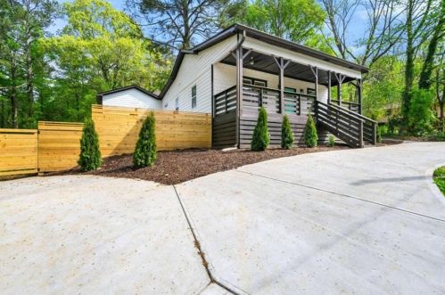 790 Knox Dr, Atlanta GA  30315-6810 exterior