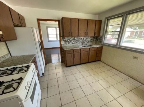 3704 Oconto Ave, Chicago, IL 60634-3524