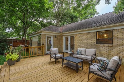 1440 El Campo Dr, Dallas TX  75218-3520 exterior