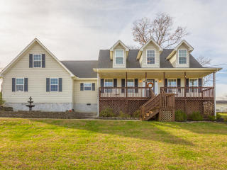 310 Lookout Cir, Trenton, GA 30752-2687
