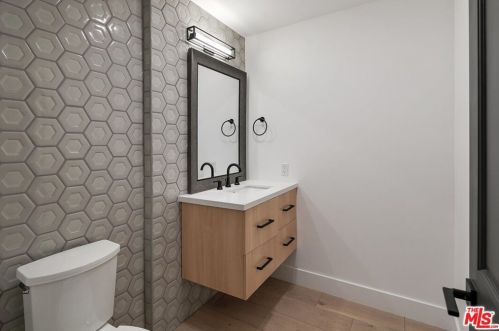 3523 Dixie Canyon Pl, Van Nuys CA  91423-4820 exterior